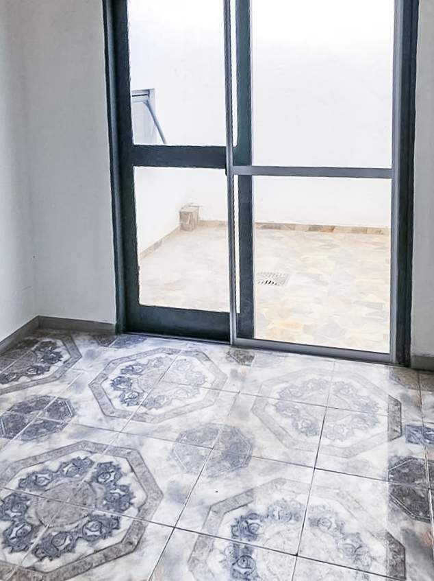VENTA PH  LOCAL EN P.B.Y TRES DPTOS  SOBRE AV CASTRO BARROS