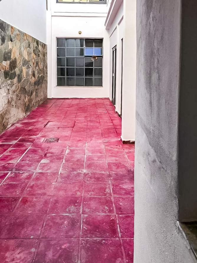VENTA PH  LOCAL EN P.B.Y TRES DPTOS  SOBRE AV CASTRO BARROS
