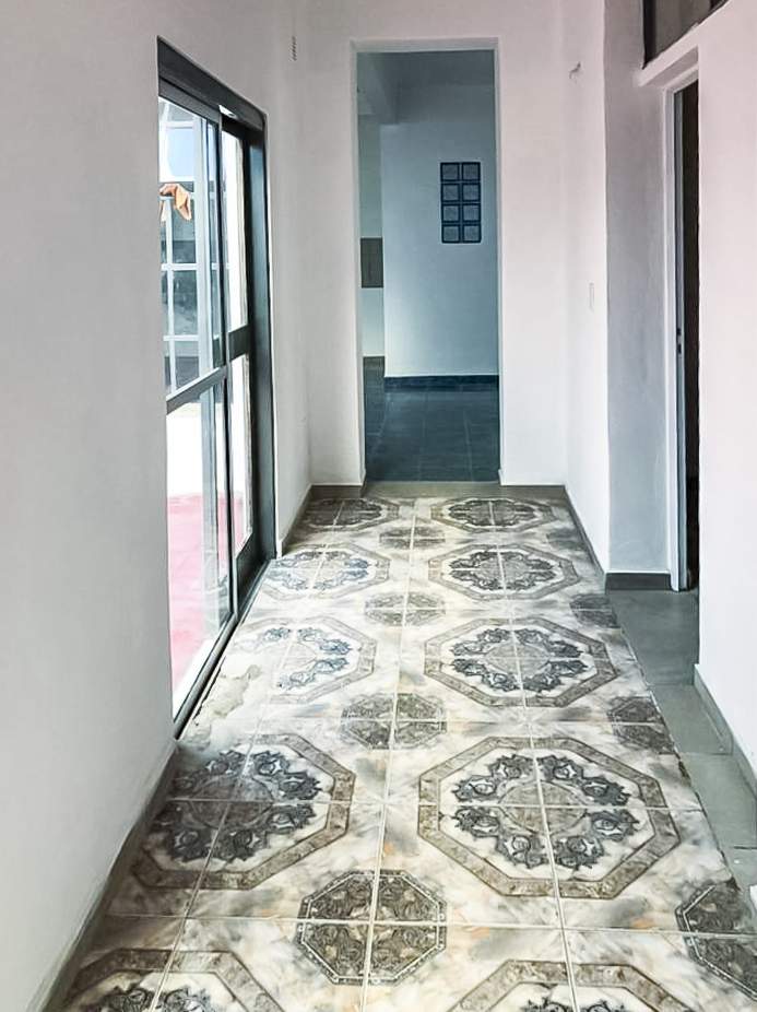 VENTA PH  LOCAL EN P.B.Y TRES DPTOS  SOBRE AV CASTRO BARROS