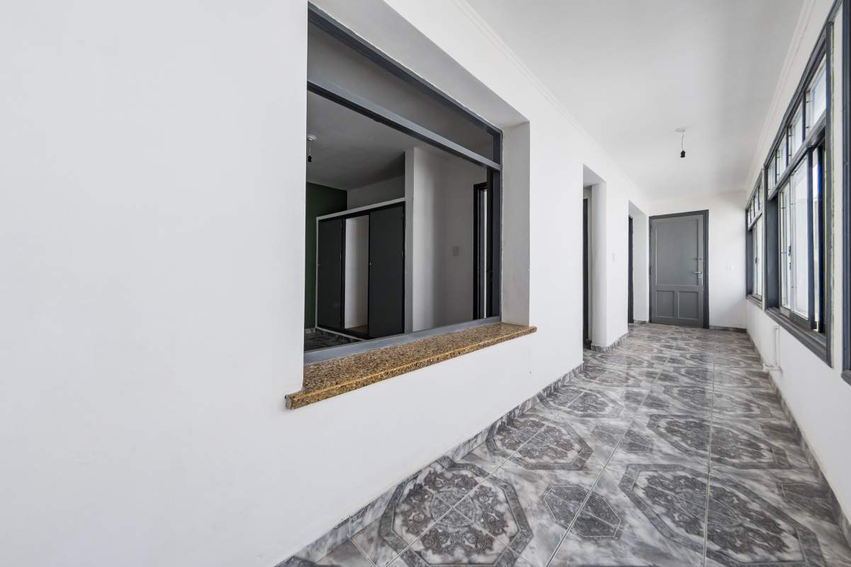 VENTA PH  LOCAL EN P.B.Y TRES DPTOS  SOBRE AV CASTRO BARROS