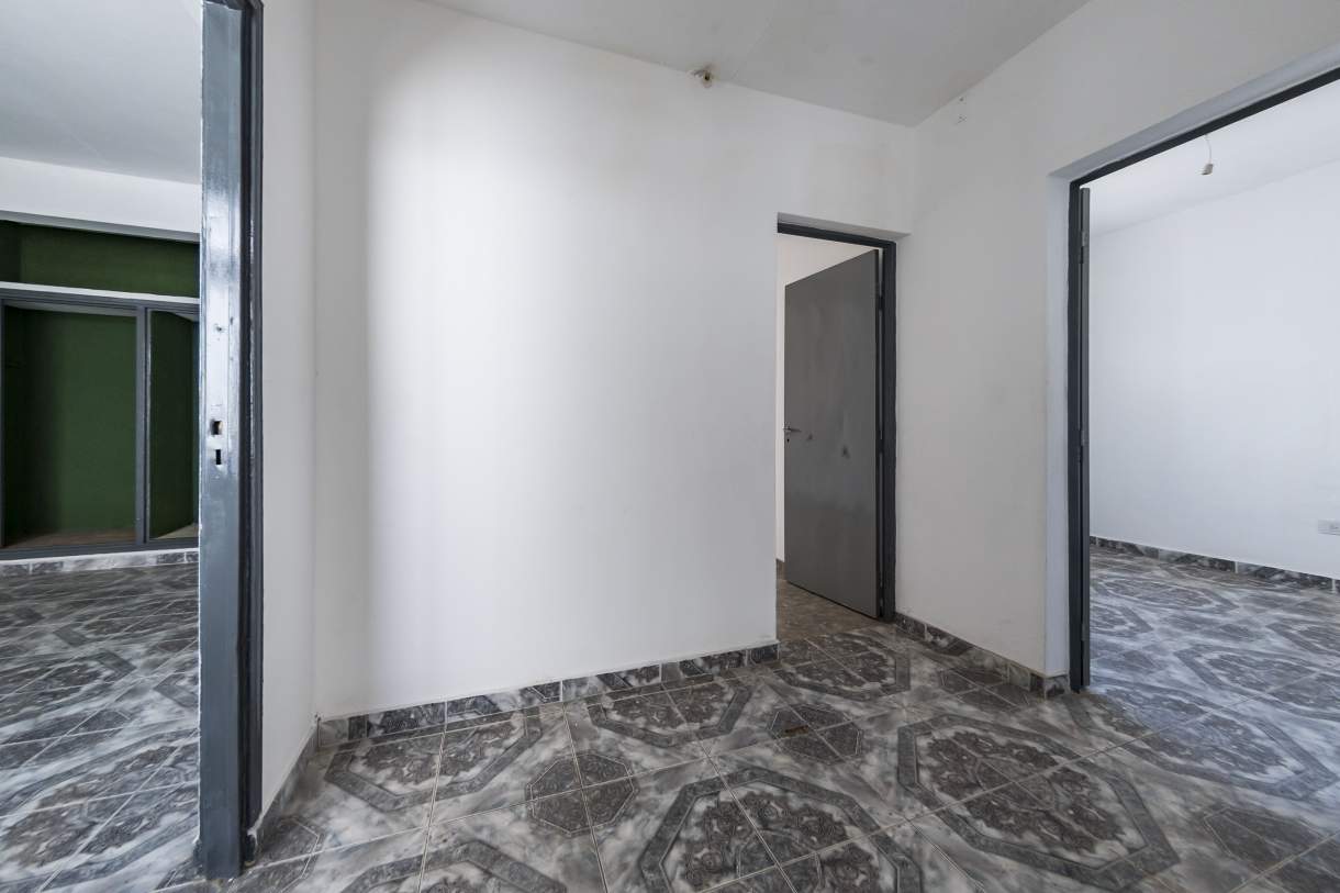 VENTA PH  LOCAL EN P.B.Y TRES DPTOS  SOBRE AV CASTRO BARROS