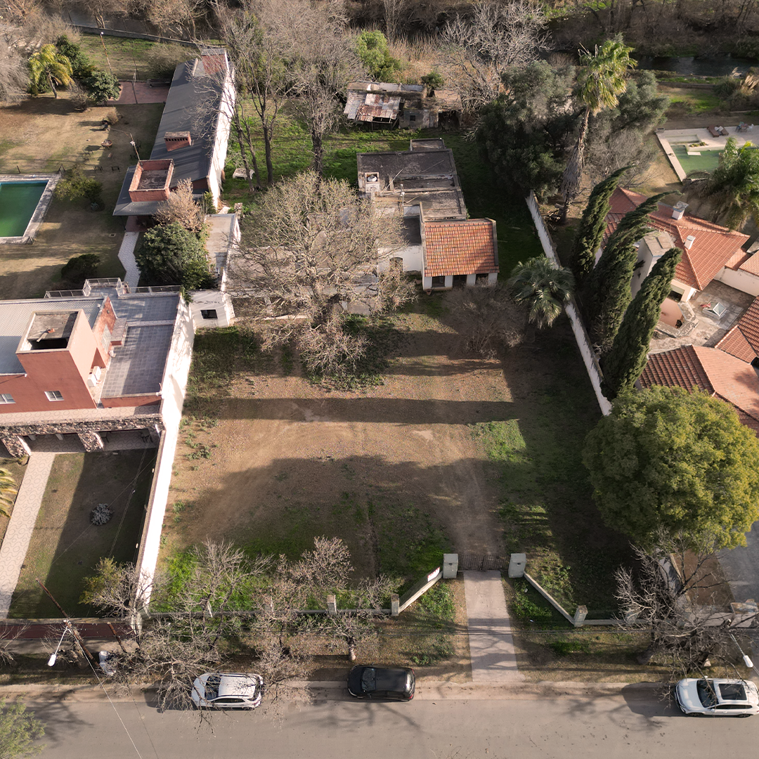 Terreno estratégico para desarrollo inmobiliario o vivienda de categoría