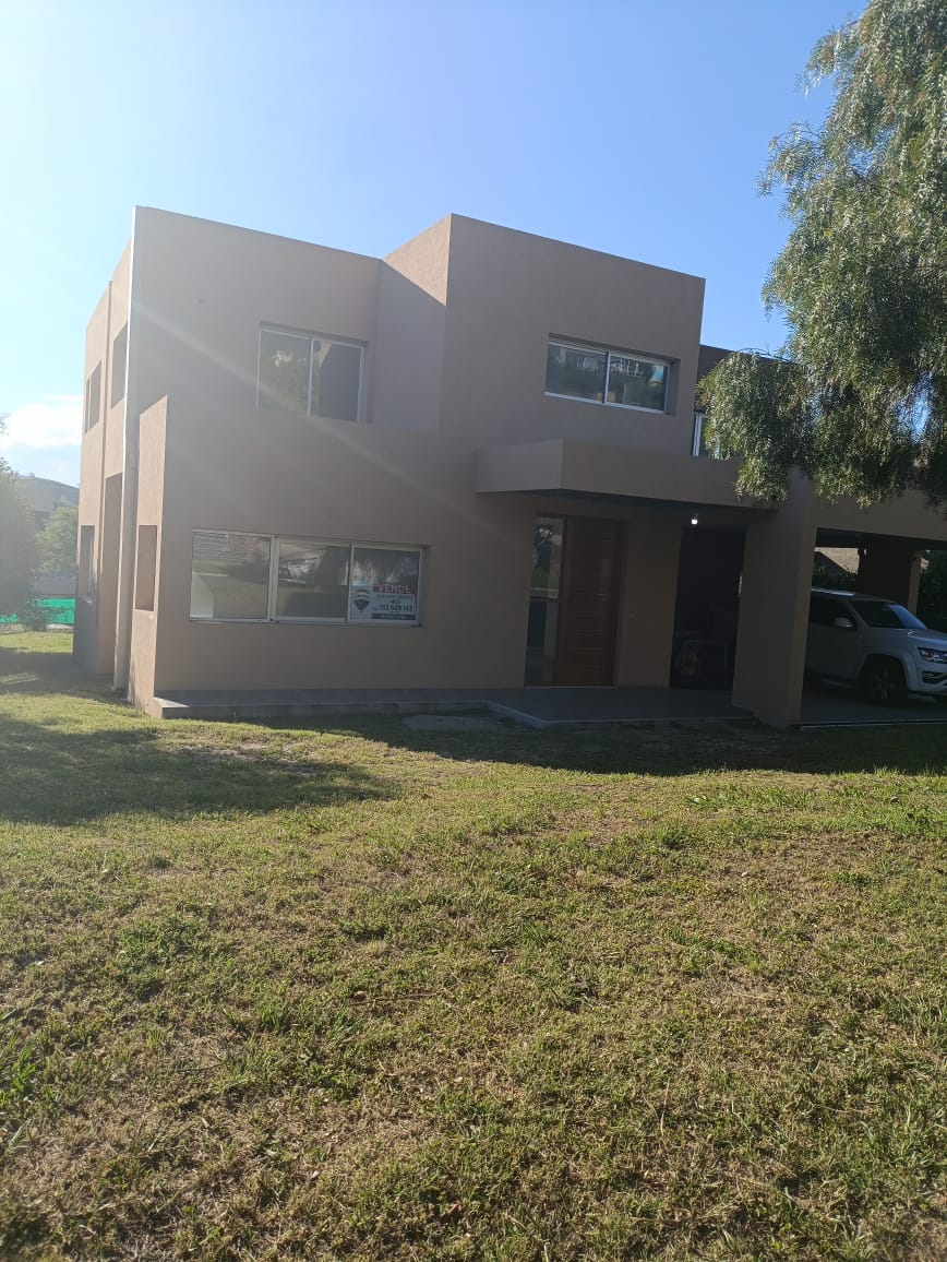 Casa en Construcción EN UN 90% - La Calera, Country La Cuesta