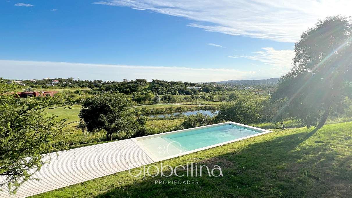 Casa moderna vista fondo golf en Estancia El Terron con pileta a estrenar