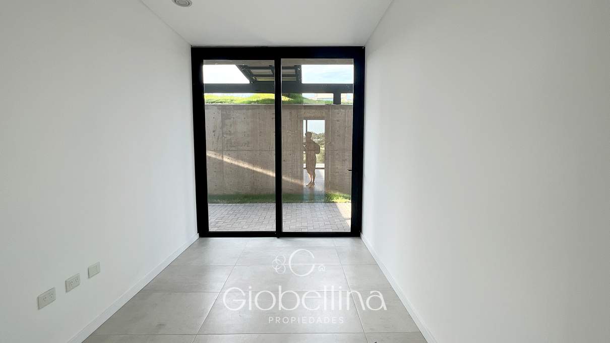 Casa moderna vista fondo golf en Estancia El Terron con pileta a estrenar