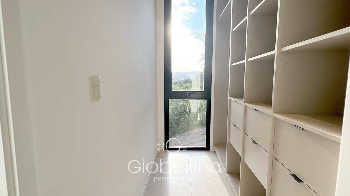 Casa moderna vista fondo golf en Estancia El Terron con pileta a estrenar