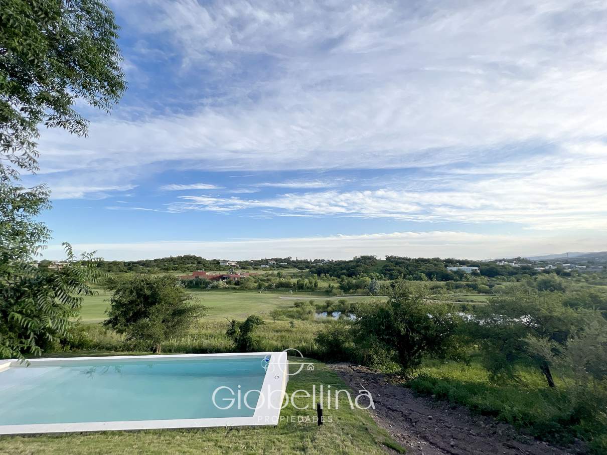 Casa moderna vista fondo golf en Estancia El Terron con pileta a estrenar