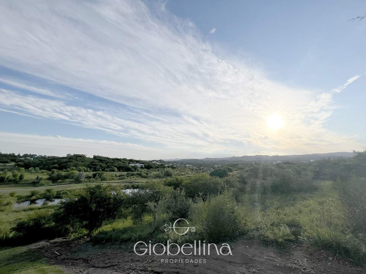 Casa moderna vista fondo golf en Estancia El Terron con pileta a estrenar