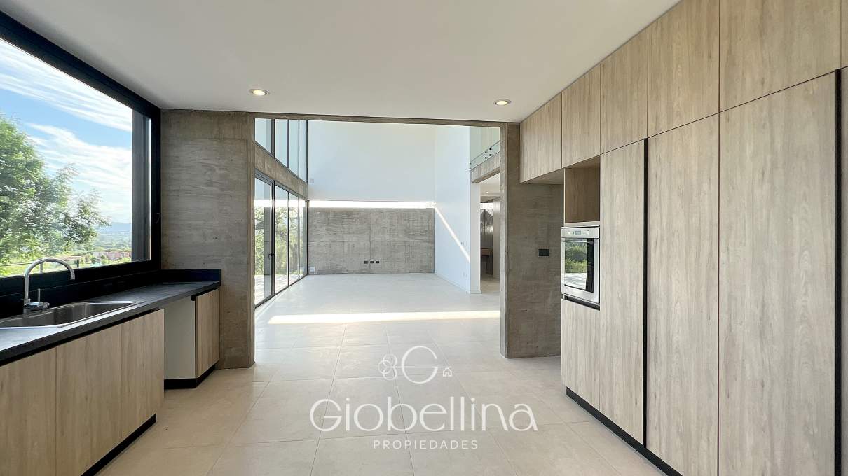 Casa moderna vista fondo golf en Estancia El Terron con pileta a estrenar