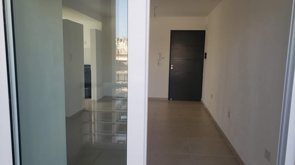 Dpto. EN VENTA con Gran Vista y Balcón. GUEMES. Córdoba.