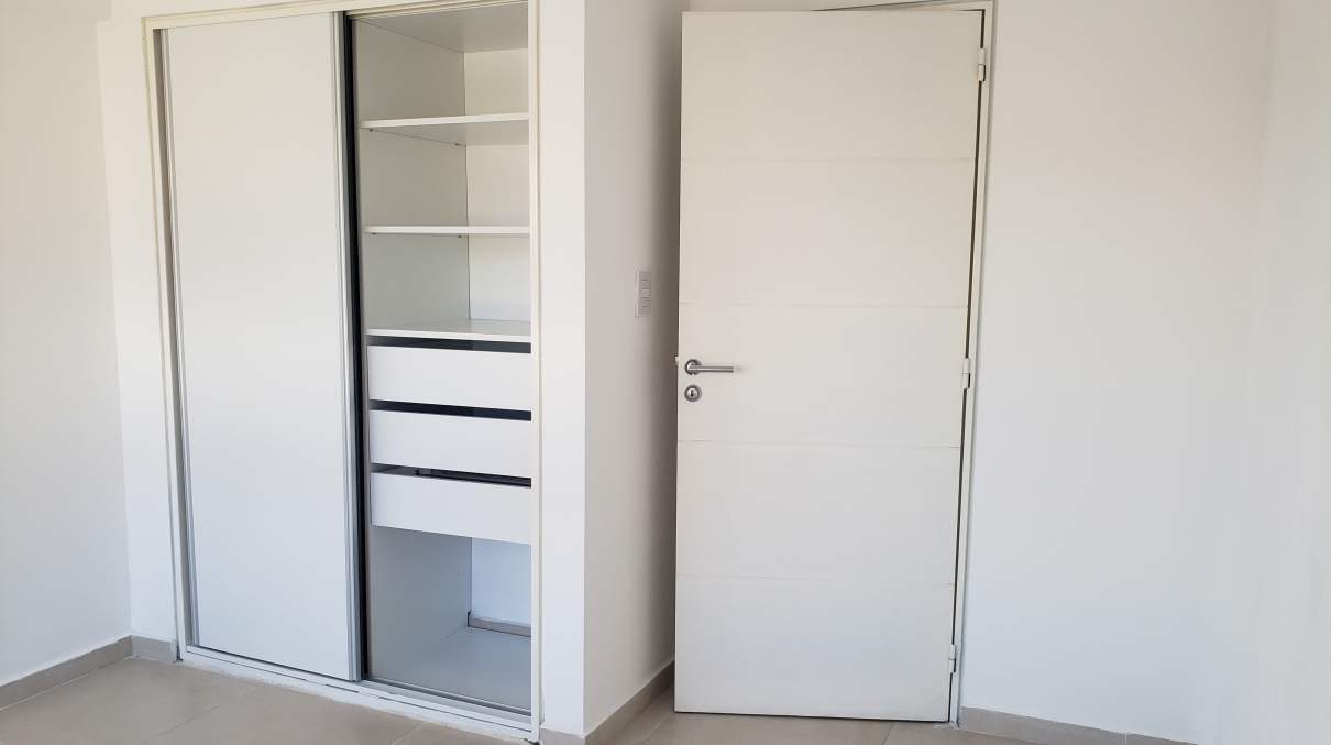 Dpto. EN VENTA con Gran Vista y Balcón. GUEMES. Córdoba.