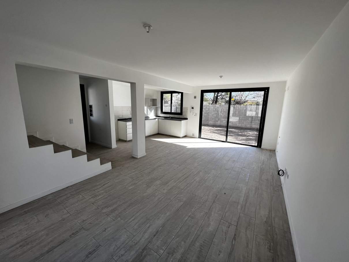 ALQUILER DUPLEX 3 DORM - ARGUELLO