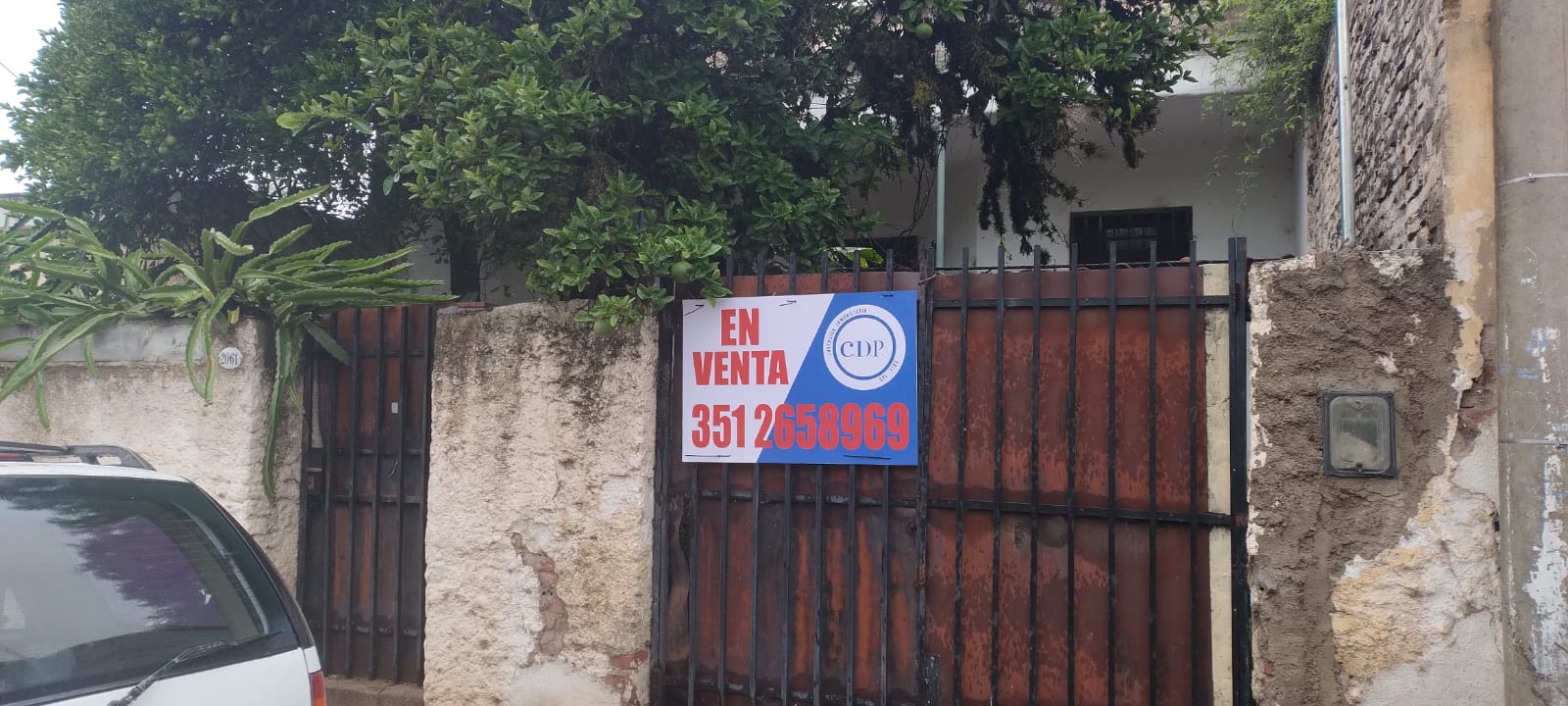 EN VENTA CASA A RECICLAR EN BARRIO ALBERDI