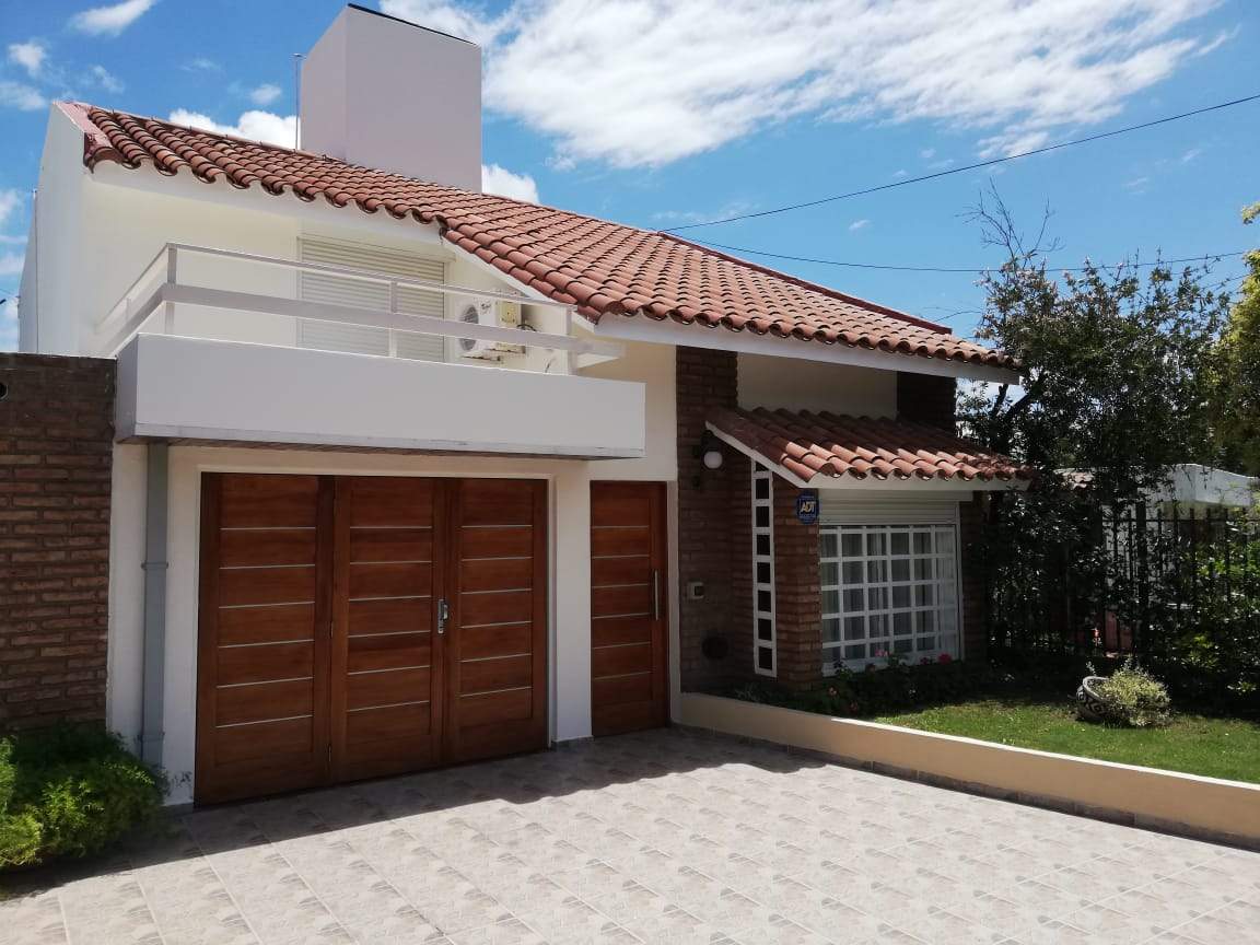 CASA EN VENTA, 3 DORMITORIOS, VILLA CARLOS PAZ