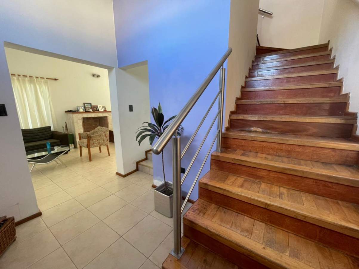 Hermosa Casa con Estilo Único y Excelentes Vistas a la Sierra . En La Estanzuela La calera Cordoba