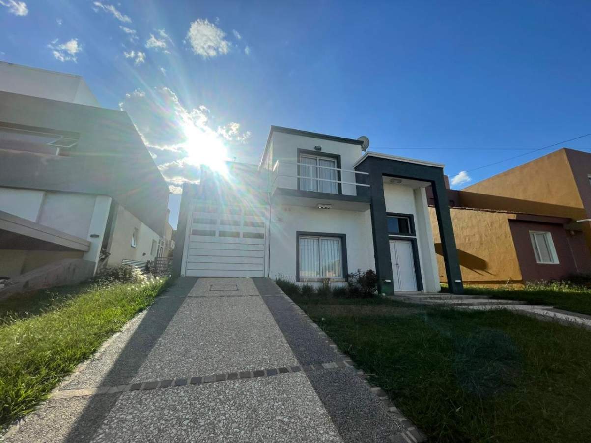 Hermosa Casa con Estilo Único y Excelentes Vistas a la Sierra . En La Estanzuela La calera Cordoba