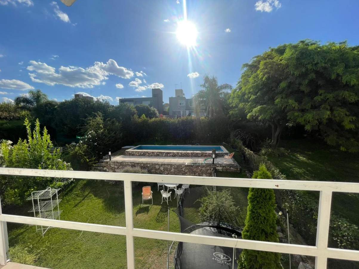 Hermosa Casa con Estilo Único y Excelentes Vistas a la Sierra . En La Estanzuela La calera Cordoba