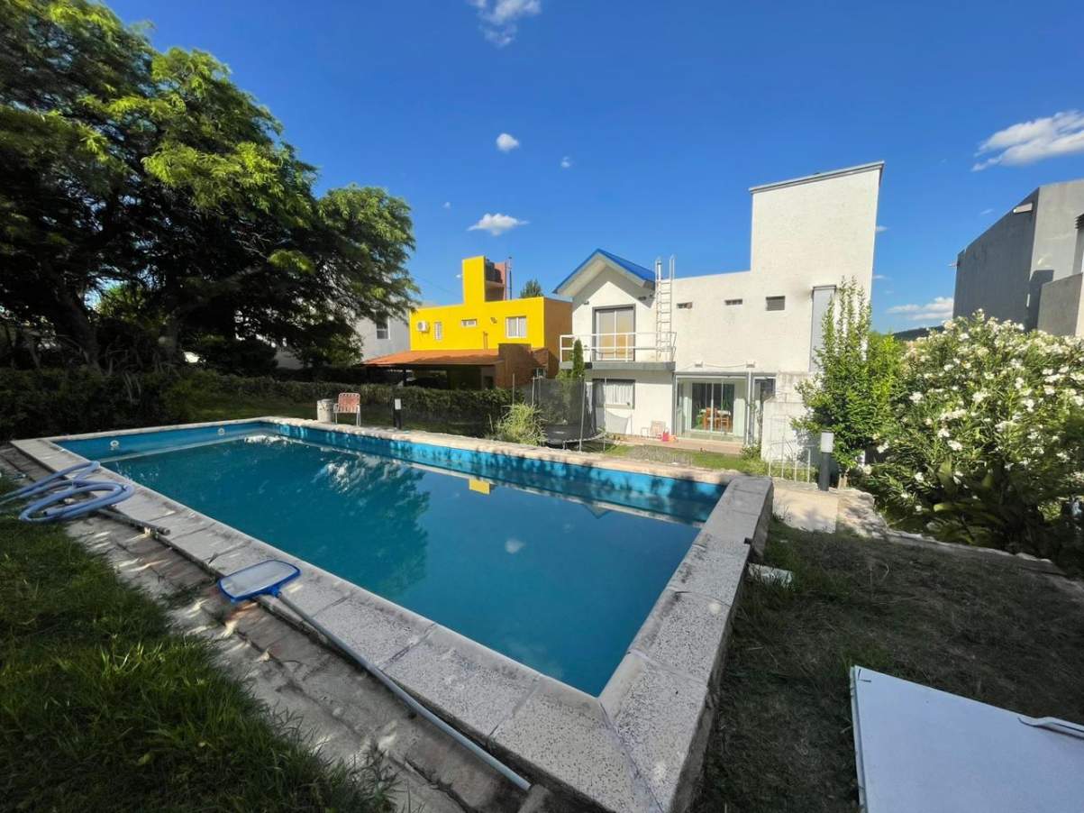 Hermosa Casa con Estilo Único y Excelentes Vistas a la Sierra . En La Estanzuela La calera Cordoba