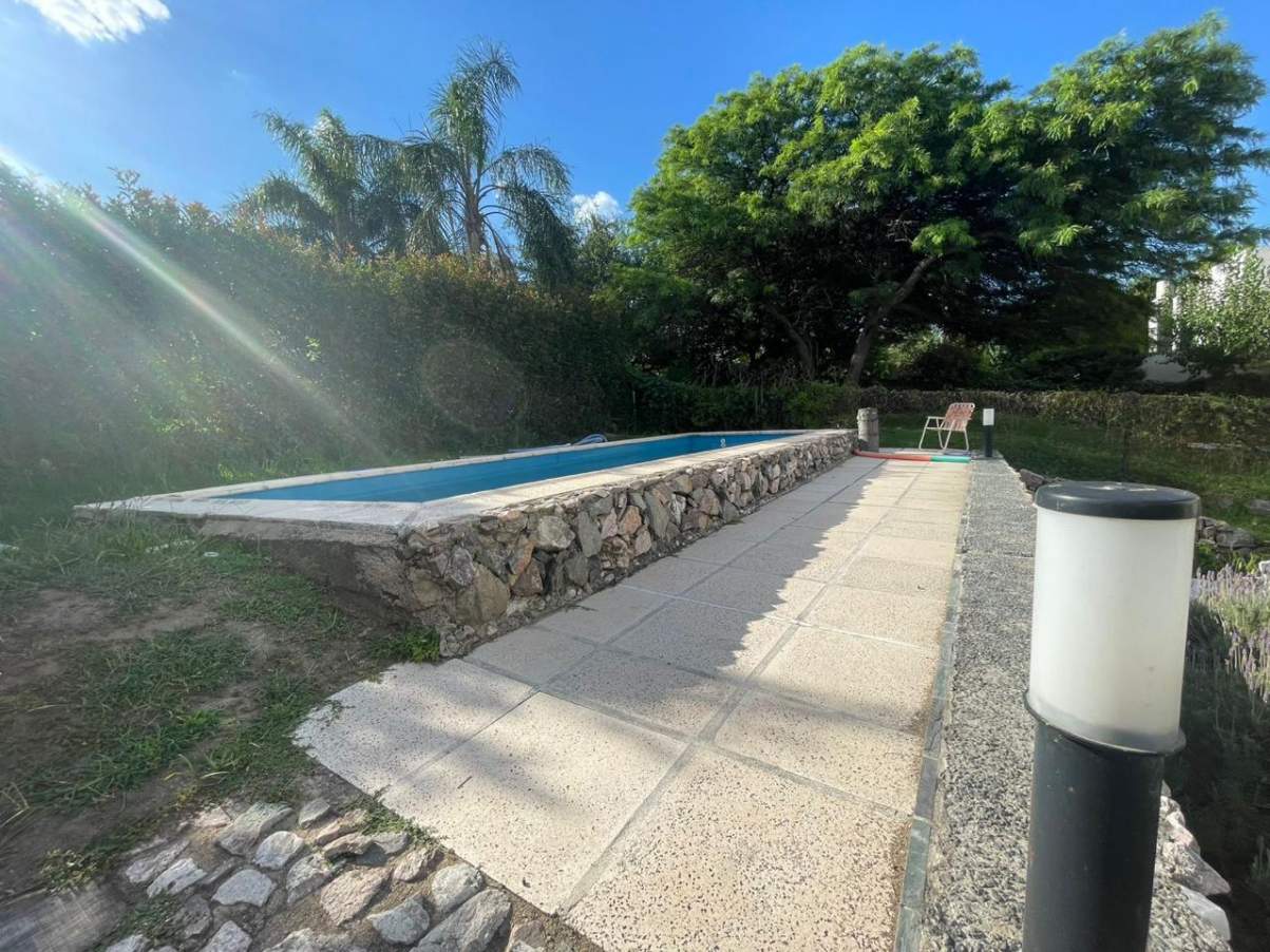 Hermosa Casa con Estilo Único y Excelentes Vistas a la Sierra . En La Estanzuela La calera Cordoba