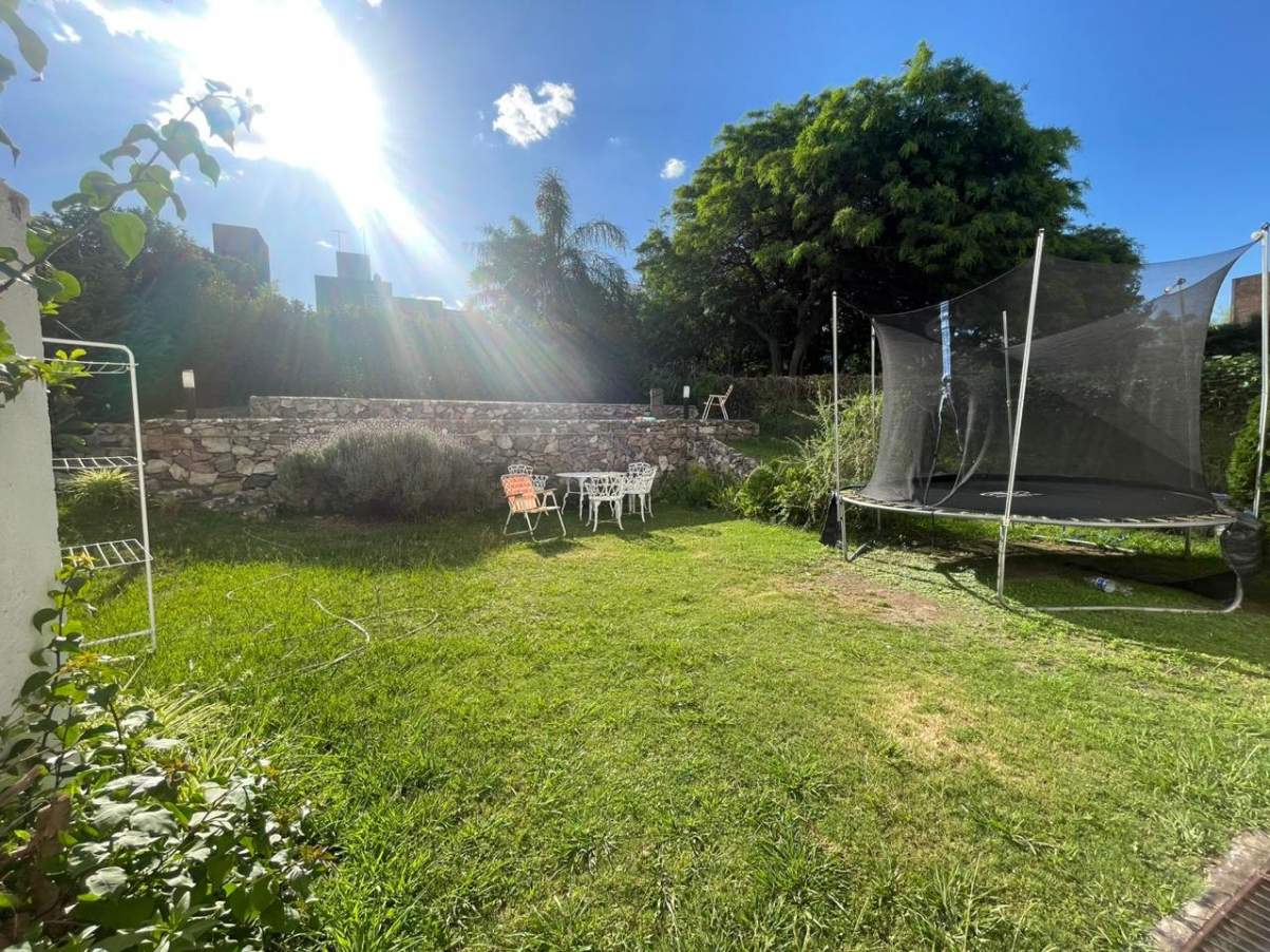 Hermosa Casa con Estilo Único y Excelentes Vistas a la Sierra . En La Estanzuela La calera Cordoba