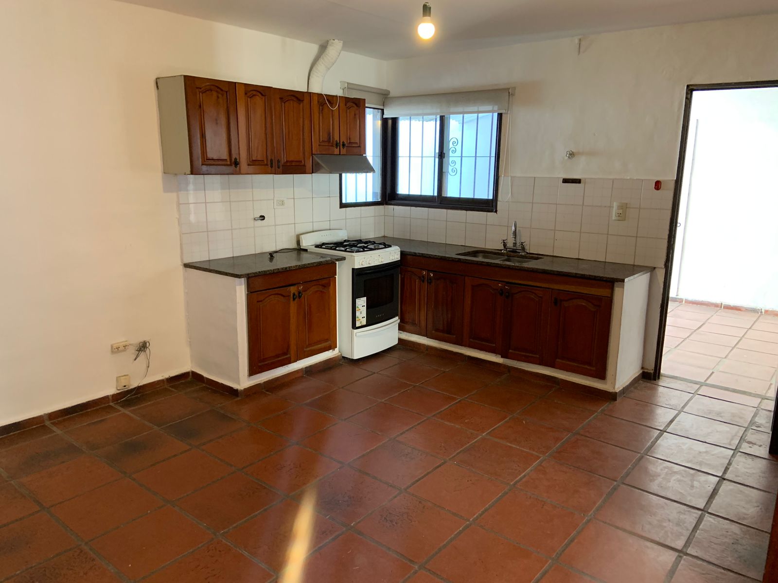 URCA  CASA  A LA VENTA  EXCELENTE UBICACION  ENTRE  DE MENENDEZ PIDAL Y ,LAMARCA !!!!