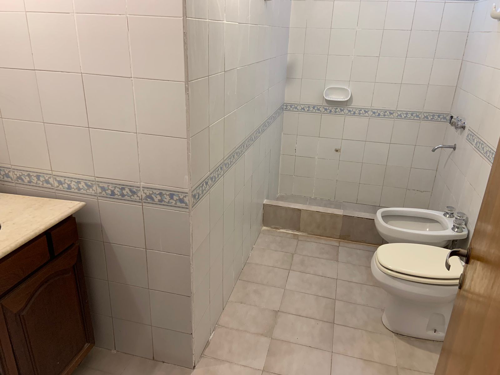 URCA  CASA  A LA VENTA  EXCELENTE UBICACION  ENTRE  DE MENENDEZ PIDAL Y ,LAMARCA !!!!