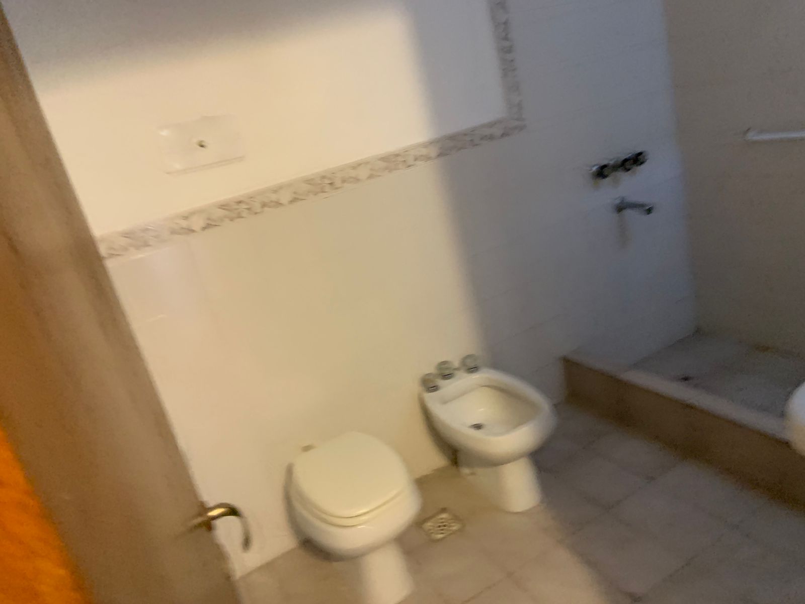 URCA  CASA  A LA VENTA  EXCELENTE UBICACION  ENTRE  DE MENENDEZ PIDAL Y ,LAMARCA !!!!