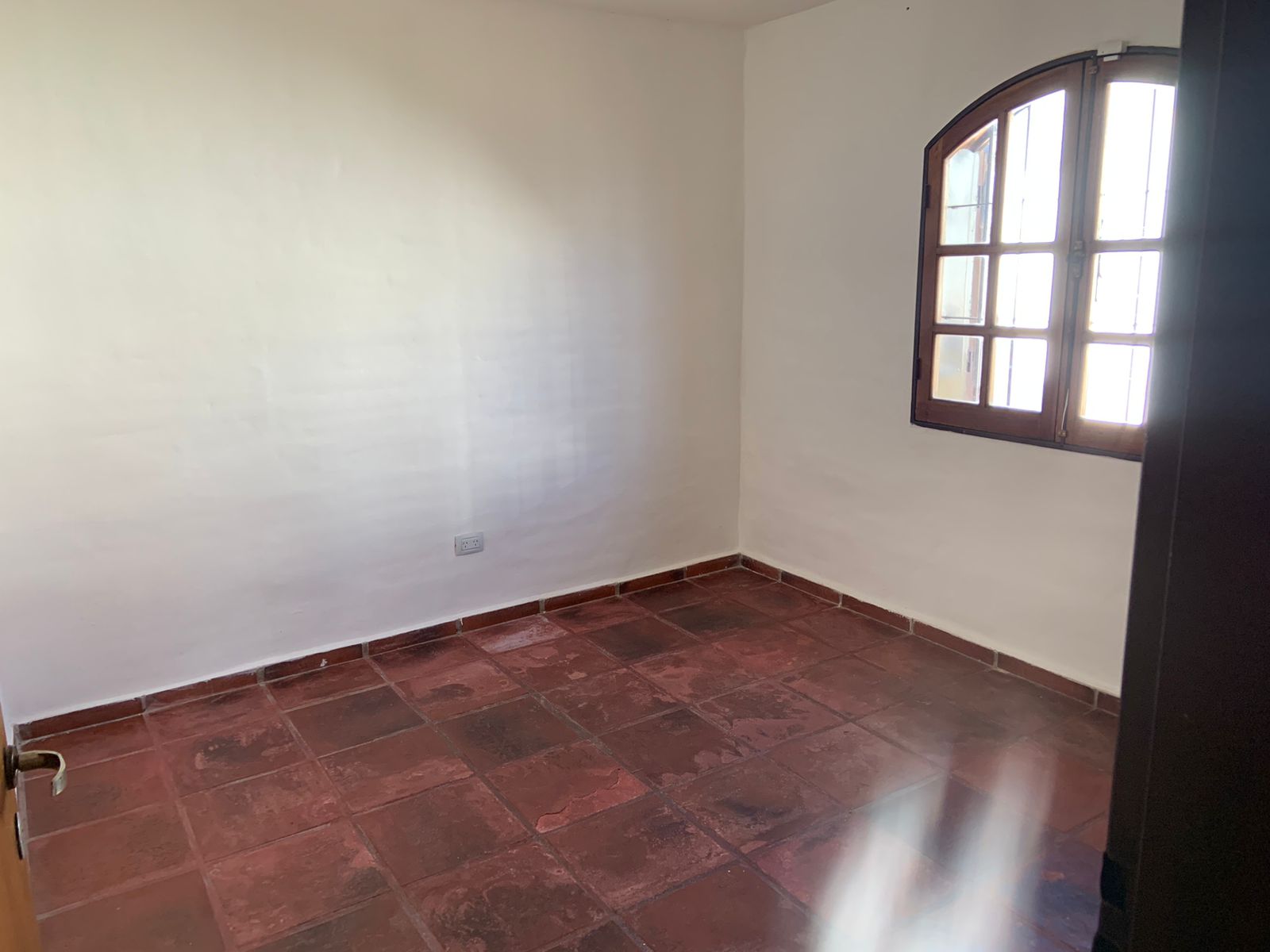 URCA  CASA  A LA VENTA  EXCELENTE UBICACION  ENTRE  DE MENENDEZ PIDAL Y ,LAMARCA !!!!