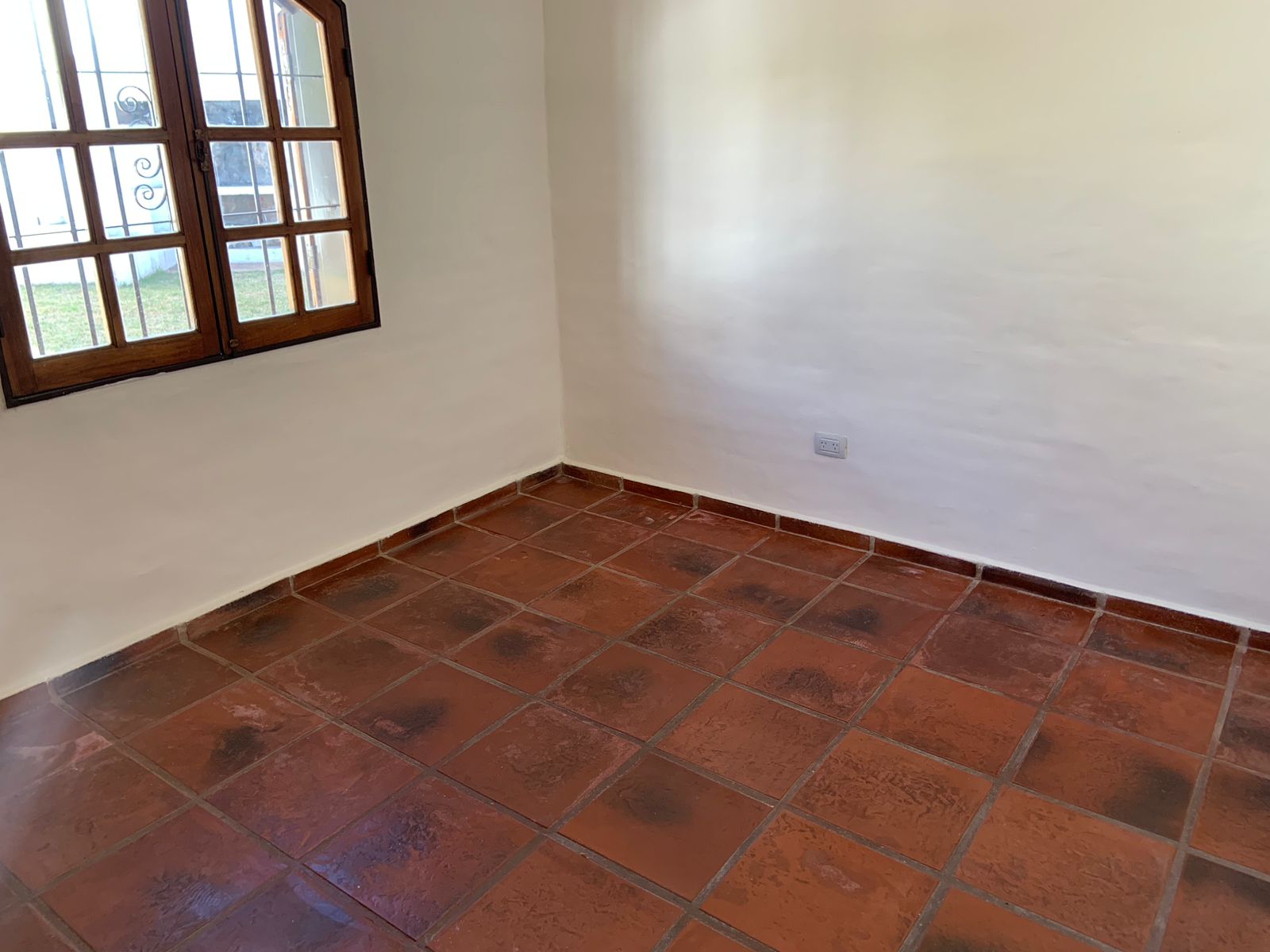 URCA  CASA  A LA VENTA  EXCELENTE UBICACION  ENTRE  DE MENENDEZ PIDAL Y ,LAMARCA !!!!