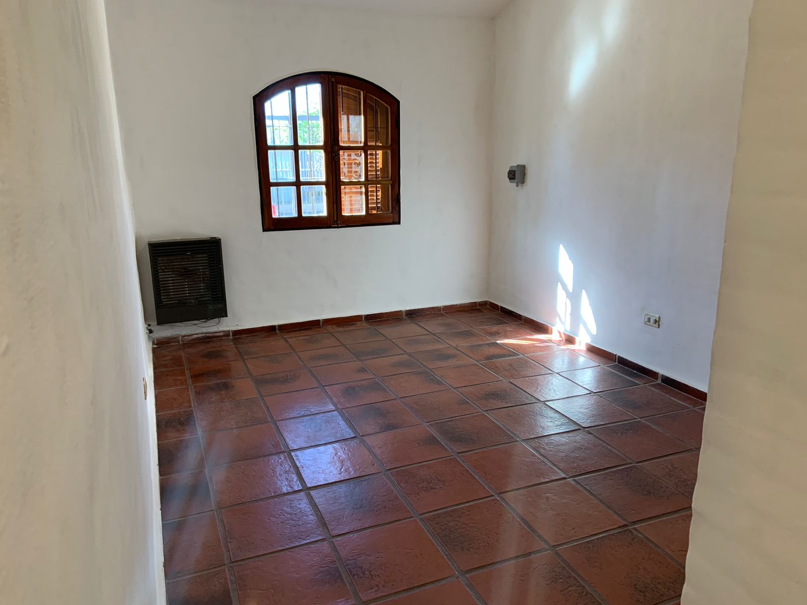 URCA  CASA  A LA VENTA  EXCELENTE UBICACION  ENTRE  DE MENENDEZ PIDAL Y ,LAMARCA !!!!