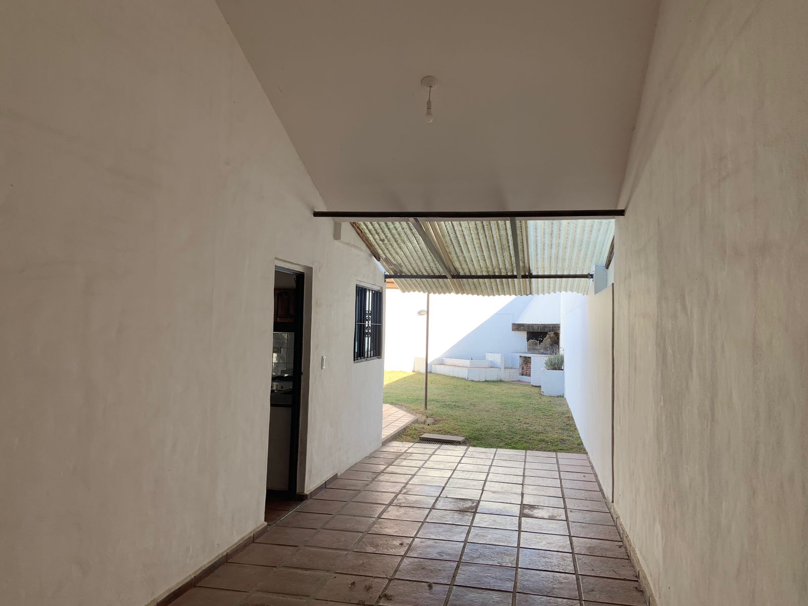 URCA  CASA  A LA VENTA  EXCELENTE UBICACION  ENTRE  DE MENENDEZ PIDAL Y ,LAMARCA !!!!