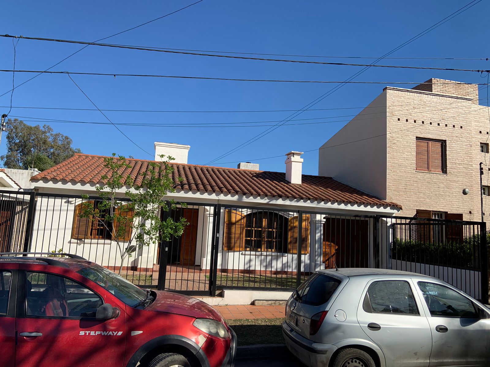 URCA  CASA  A LA VENTA  EXCELENTE UBICACION  ENTRE  DE MENENDEZ PIDAL Y ,LAMARCA !!!!