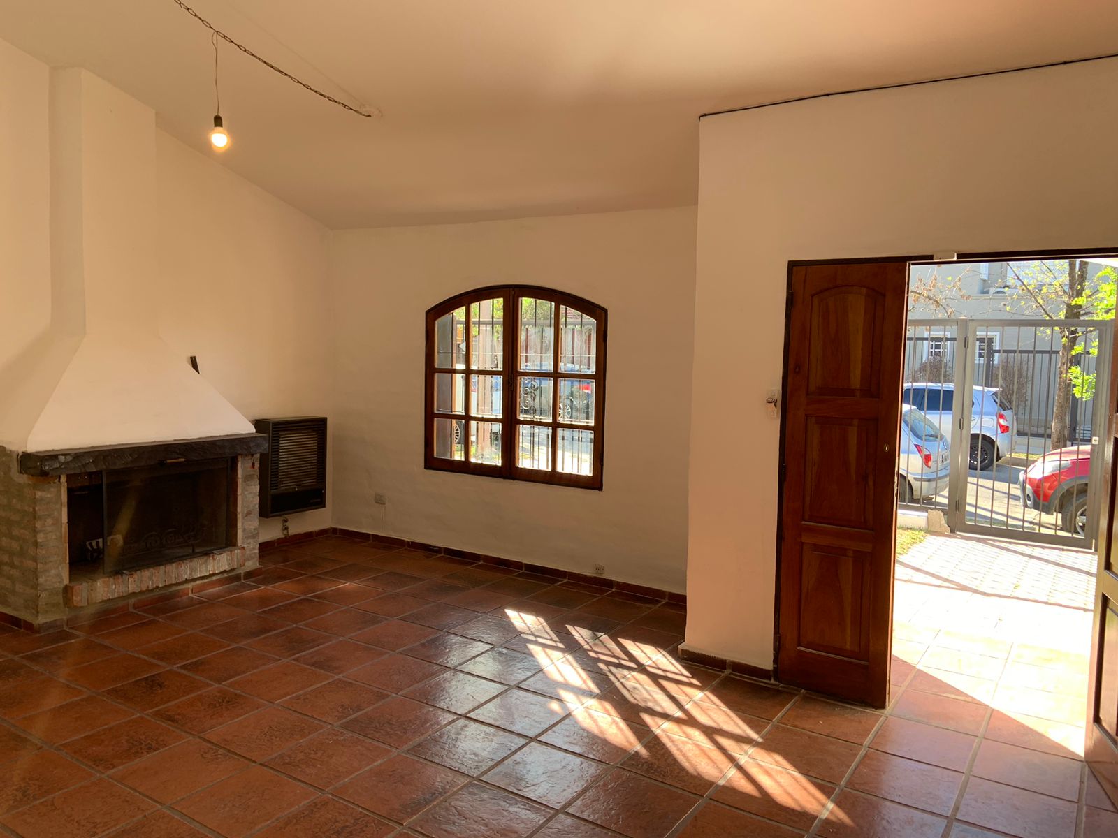 URCA  CASA  A LA VENTA  EXCELENTE UBICACION  ENTRE  DE MENENDEZ PIDAL Y ,LAMARCA !!!!