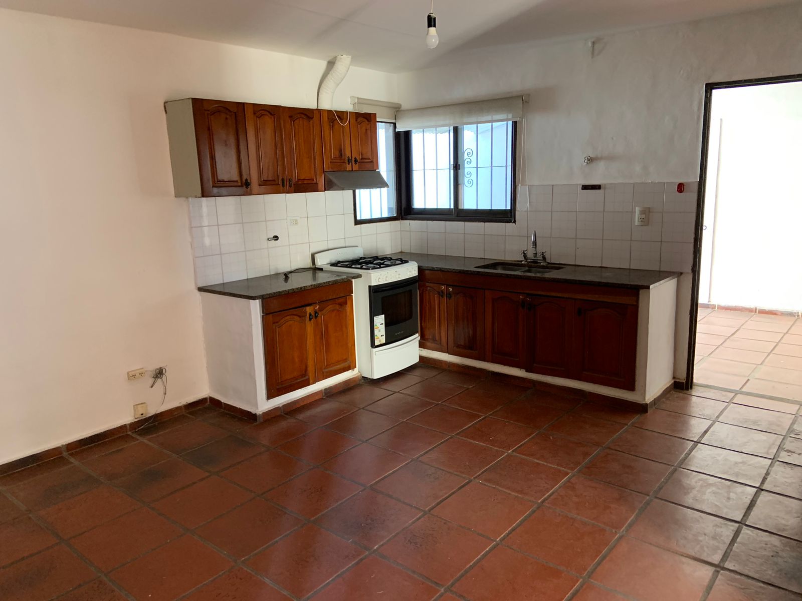 URCA  CASA  A LA VENTA  EXCELENTE UBICACION  ENTRE  DE MENENDEZ PIDAL Y ,LAMARCA !!!!