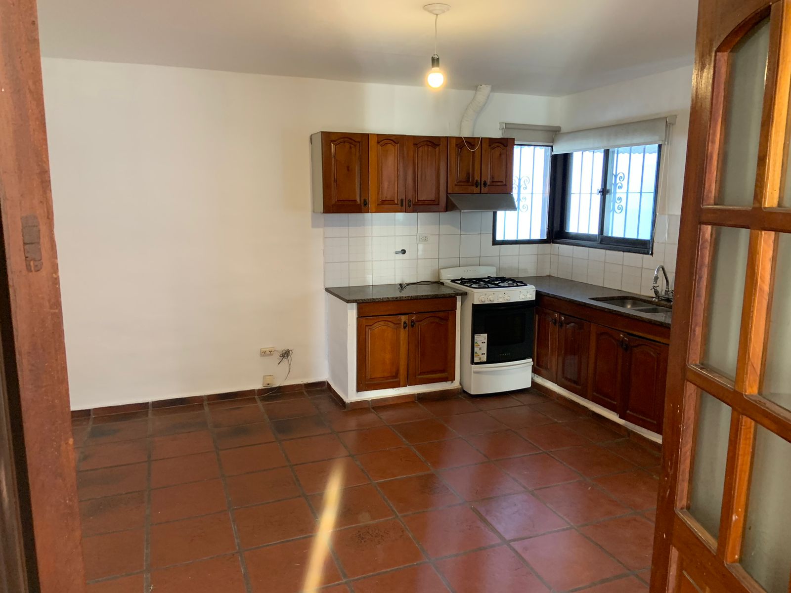 URCA  CASA  A LA VENTA  EXCELENTE UBICACION  ENTRE  DE MENENDEZ PIDAL Y ,LAMARCA !!!!