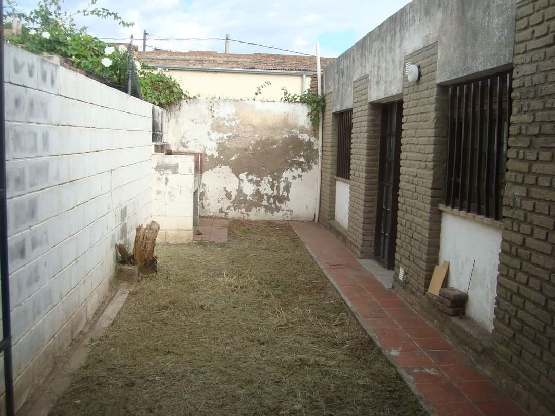 VENTA casa en B° Caceres mtros del Misericordia