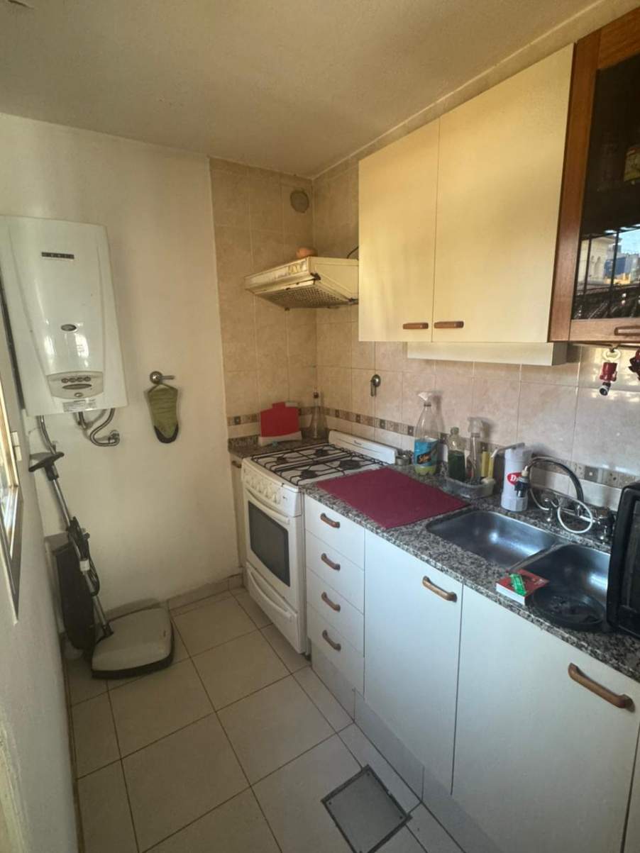 Vendo dpto 2 dorm cbalcón y cochera. Centro