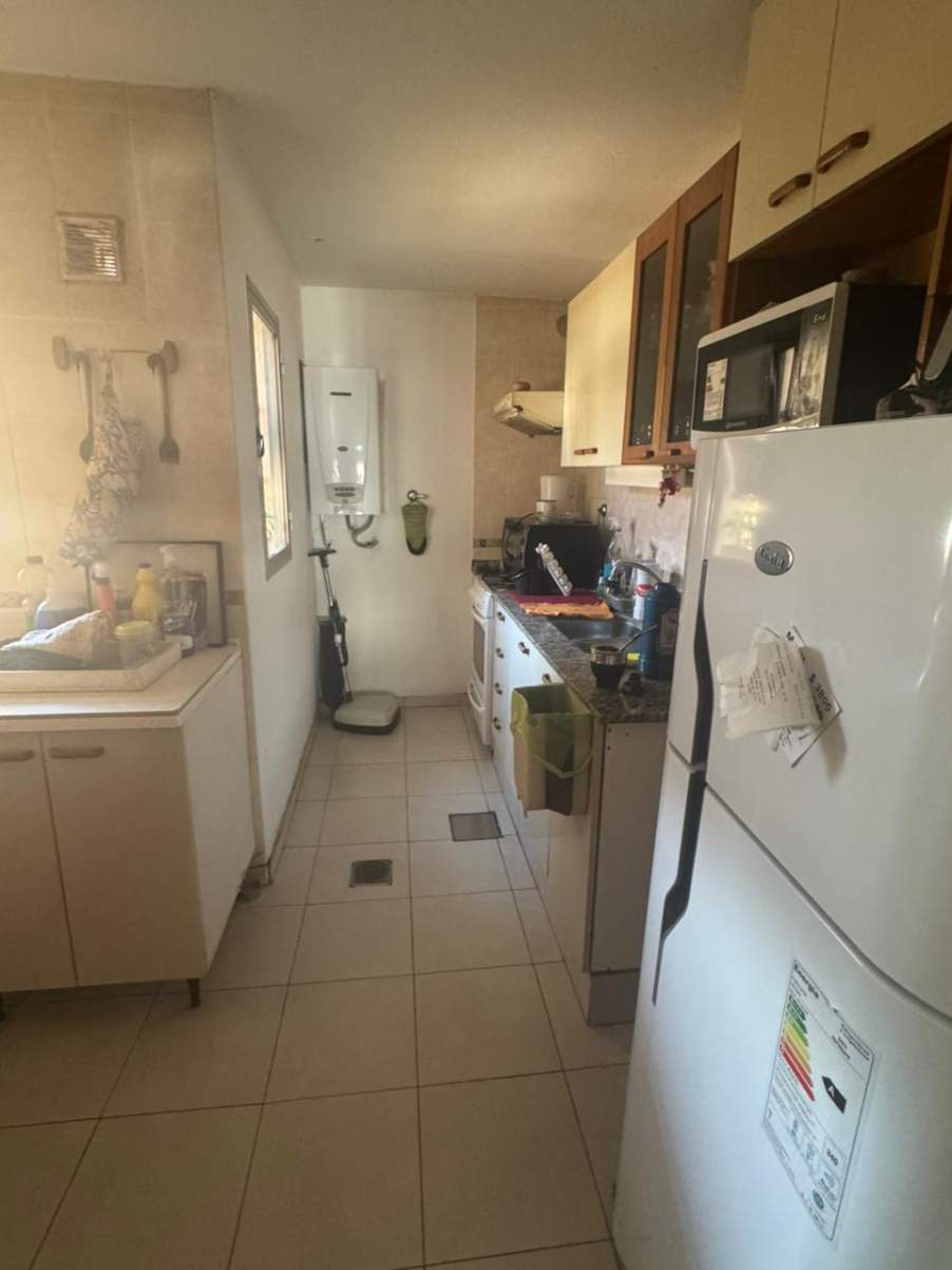Vendo dpto 2 dorm cbalcón y cochera. Centro