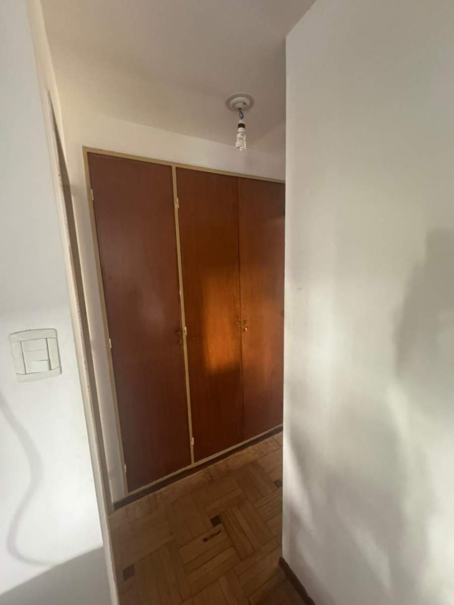 Vendo dpto 2 dorm cbalcón y cochera. Centro