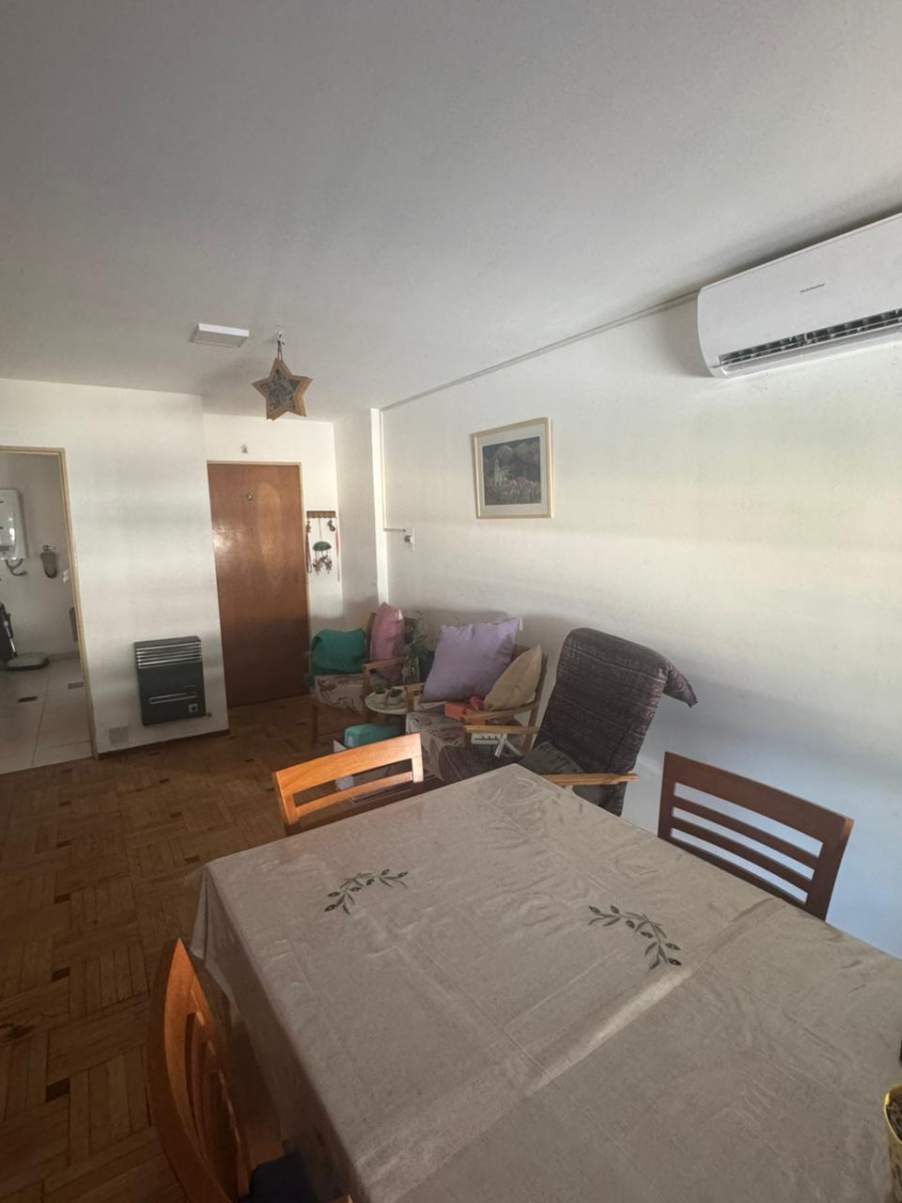Vendo dpto 2 dorm cbalcón y cochera. Centro