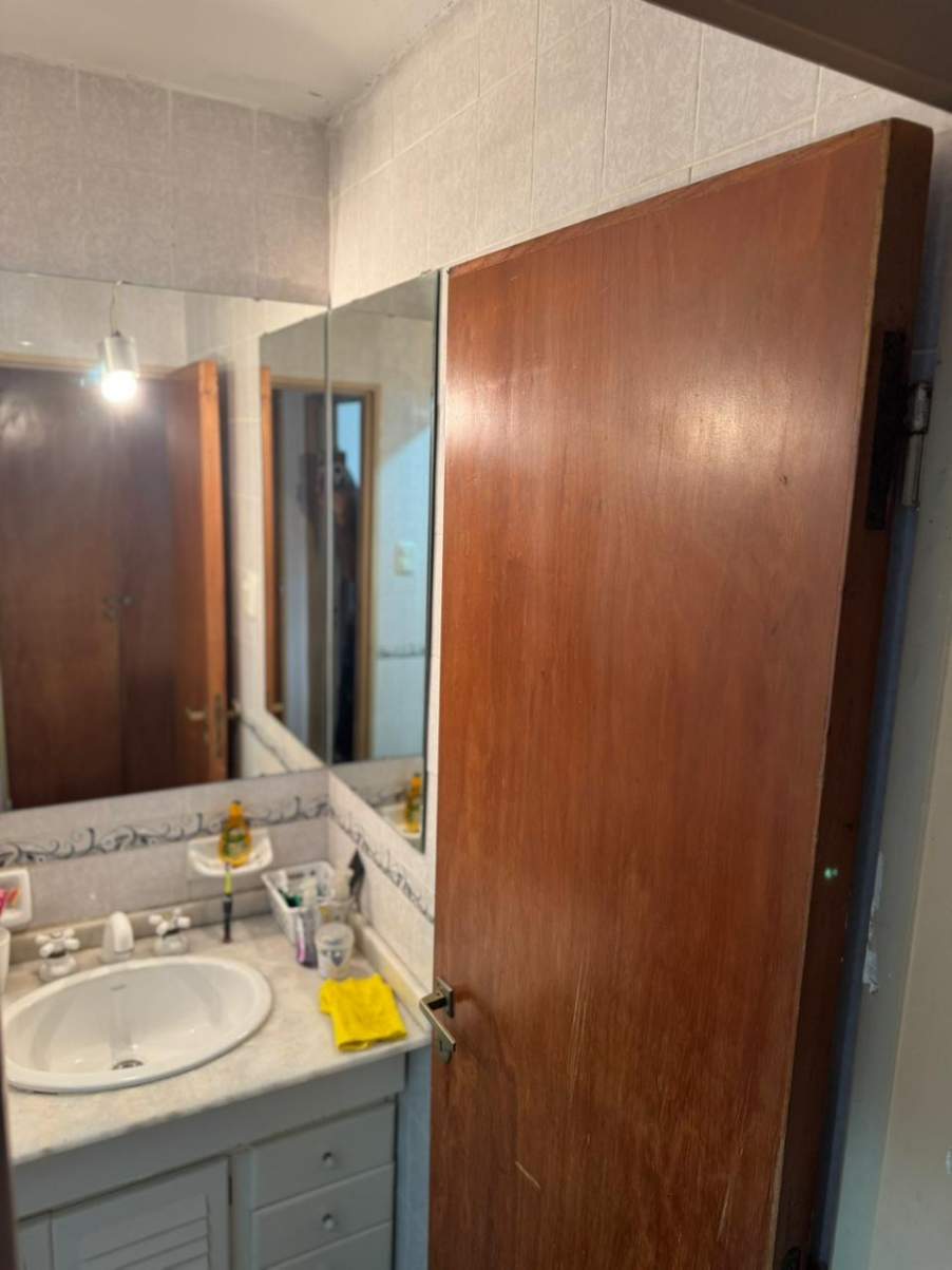 Vendo dpto 2 dorm cbalcón y cochera. Centro
