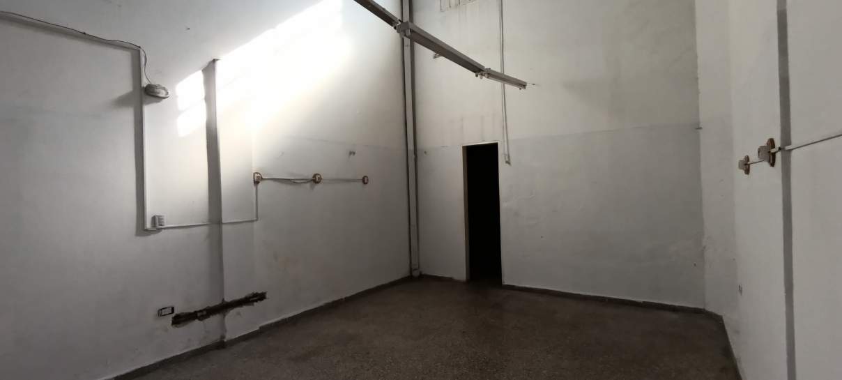 LOCAL EN CORREDOR COMERCIAL DE B PUEYRREDON