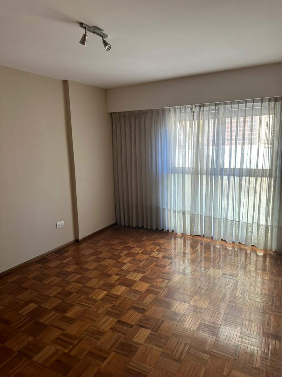 Espectacular semipiso remodelado. Centro de Río Cuarto , Saavedra  y calle 25 de Mayo . Con cochera