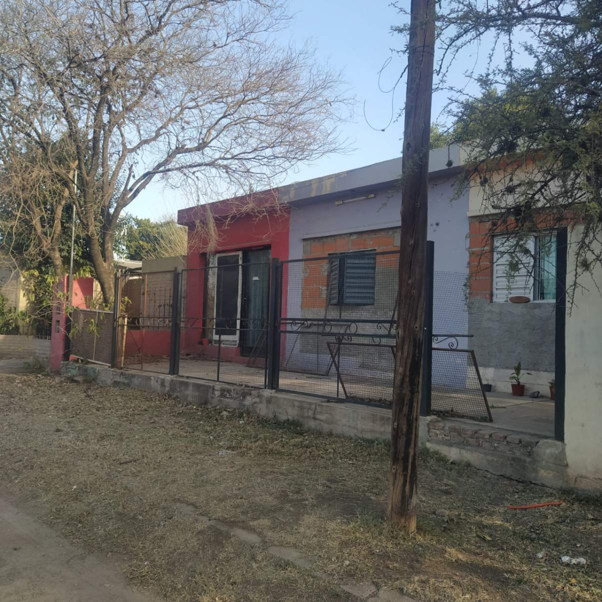 NUEVO PRECIO - Amplia casa con locales comerciales - MENDIOLAZA
