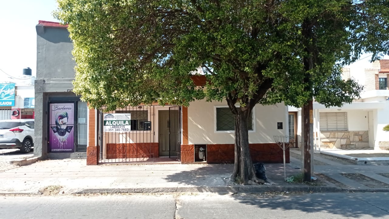 IMPERDIBLE CASA EN ALQUILER 2 DORM B ALTO ALBERDI - PEREDO 3076