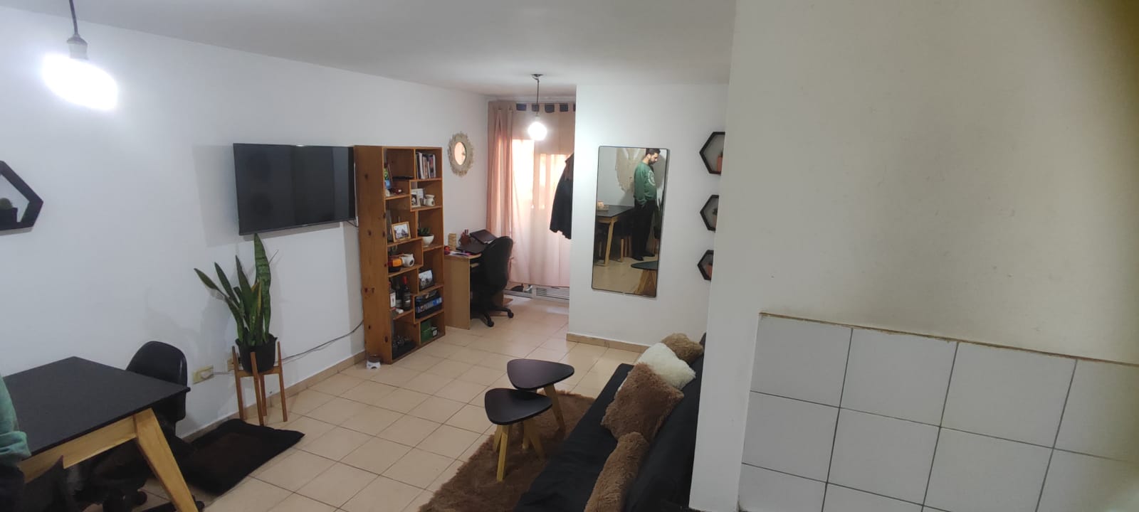 Departamento de 1 Dormitorio Frente con Balcon y Escritura . (Media Cuadra de Av. Colon)