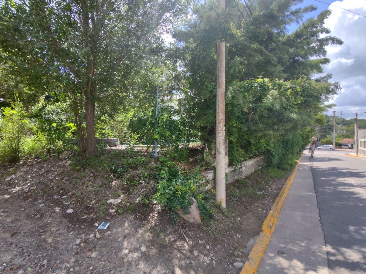RÍO CEBALLOS. LOTE EN AVENIDA SAN MARTIN Y CALLE SAAVEDRA . CÉNTRICO , ZONA COMERCIAL