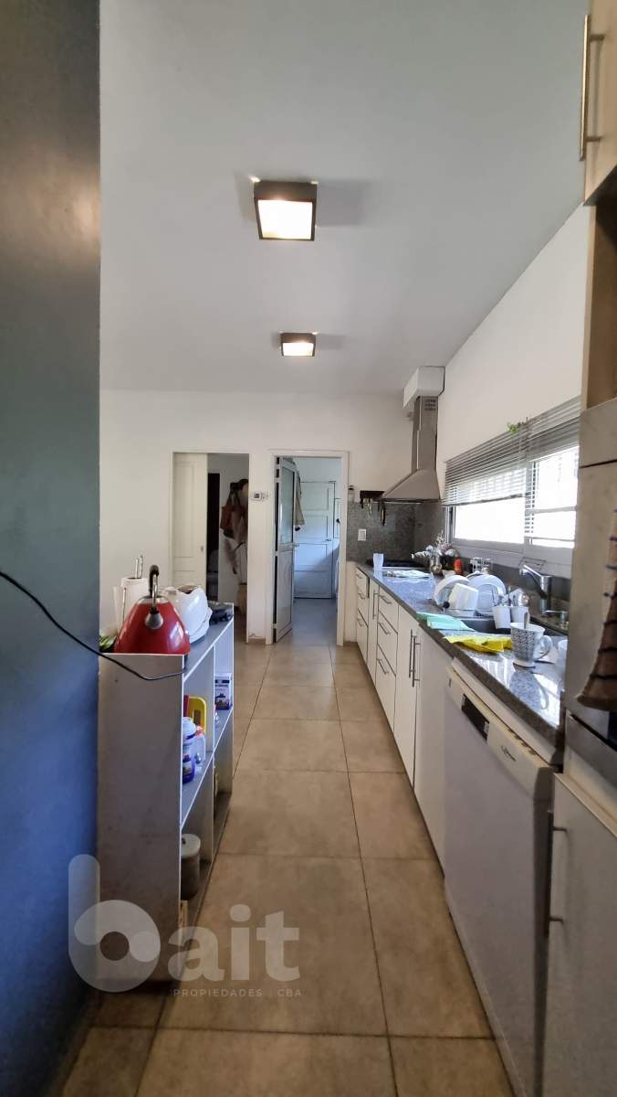 CASA con 3 dormitorios y pileta en un housing en Villa Allende, APTA CREDITO!!.