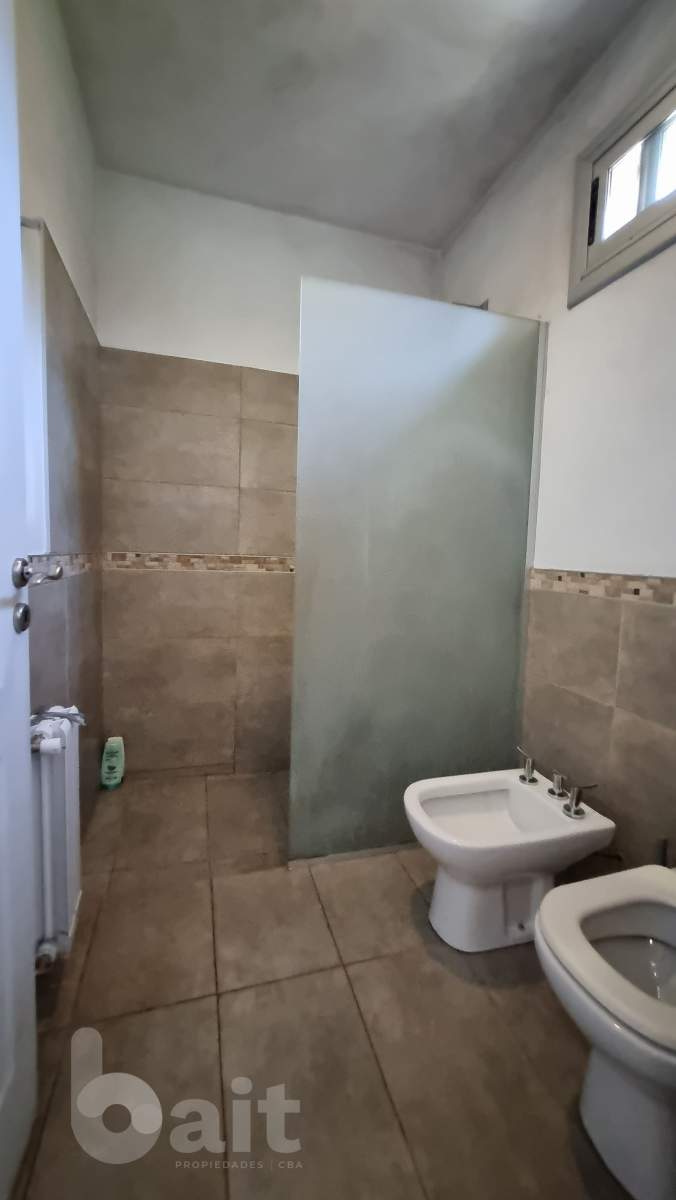 CASA con 3 dormitorios y pileta en un housing en Villa Allende, APTA CREDITO!!.