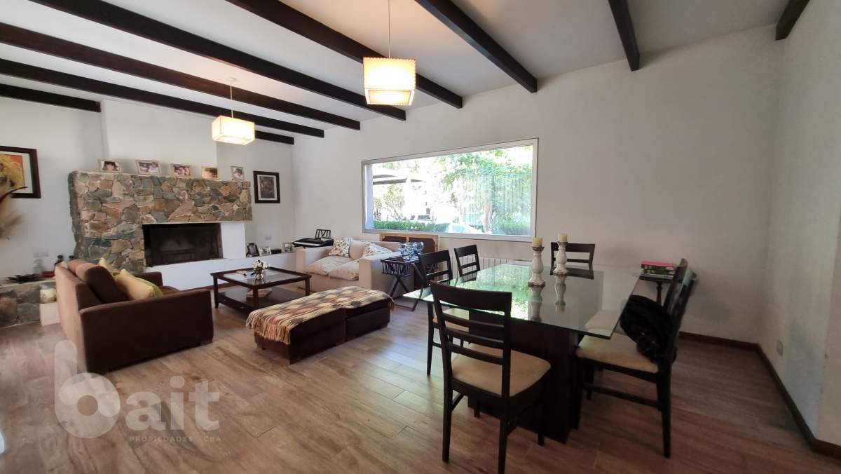 CASA con 3 dormitorios y pileta en un housing en Villa Allende, APTA CREDITO!!.